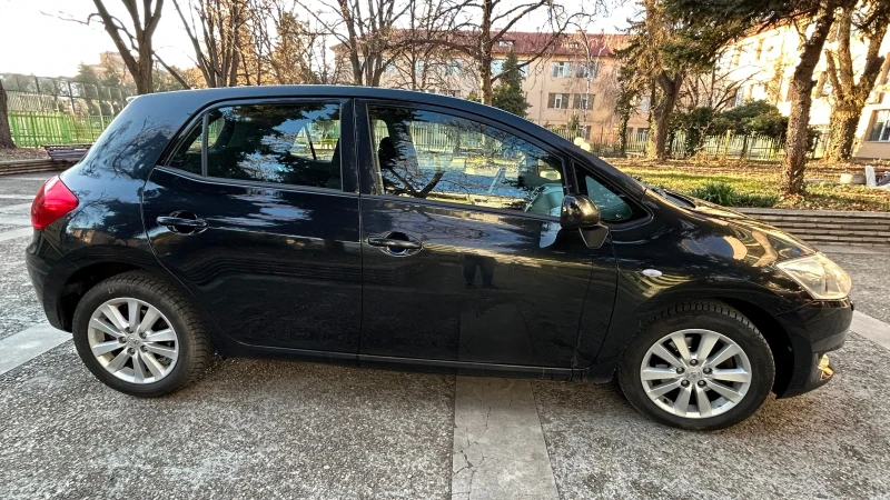 Toyota Auris, снимка 3 - Автомобили и джипове - 49011381