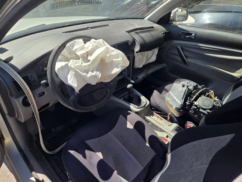 VW Passat 1.9PD 116к.с. 6ск., снимка 7 - Автомобили и джипове - 51556253