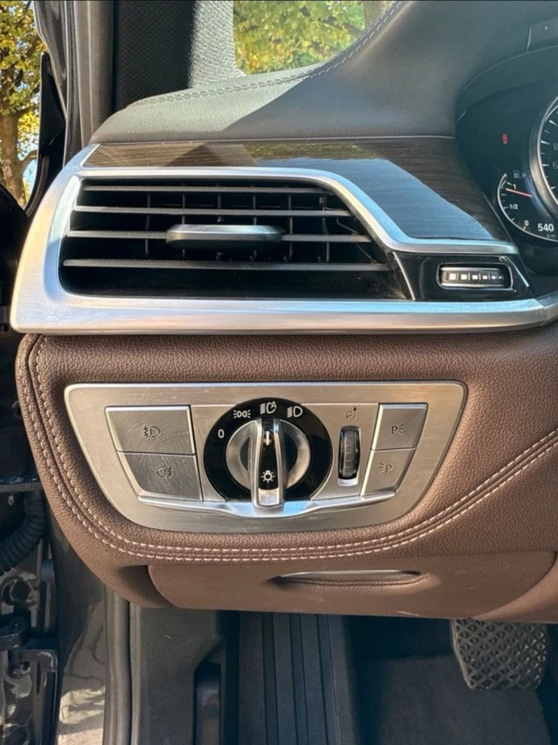 BMW 750 Li G12 Carbon Core, снимка 13 - Автомобили и джипове - 52430461