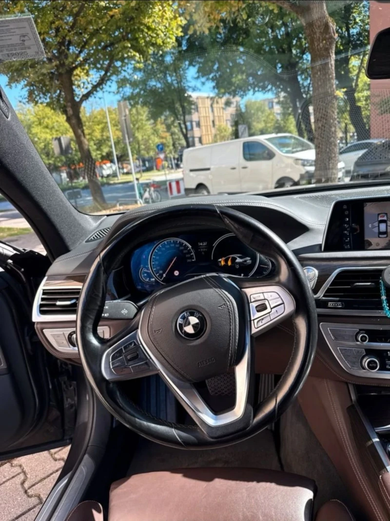 BMW 750 Li G12 Carbon Core, снимка 10 - Автомобили и джипове - 52430461