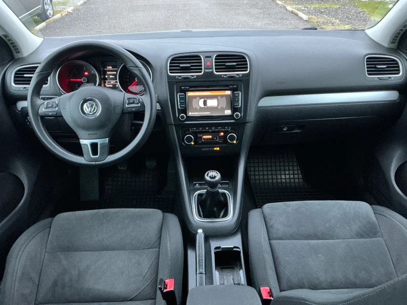 VW Golf 1.6 TDI, снимка 12 - Автомобили и джипове - 53204028