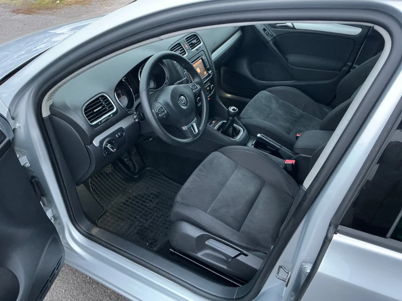 VW Golf 1.6 TDI, снимка 13 - Автомобили и джипове - 53204028