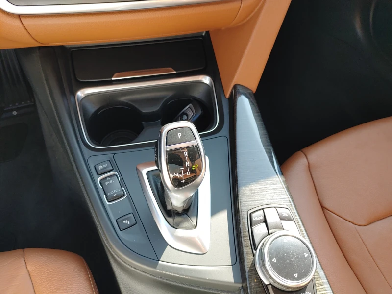 BMW 320 320d-Xdrive, снимка 12 - Автомобили и джипове - 53520463