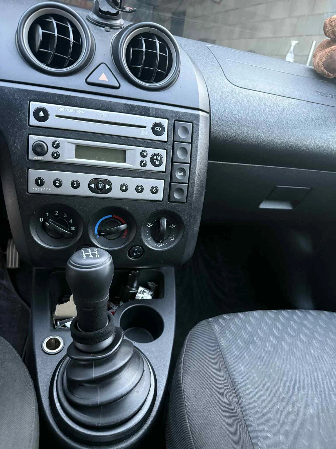 Ford Fiesta 1.4 cdi 2004 - изображение 4