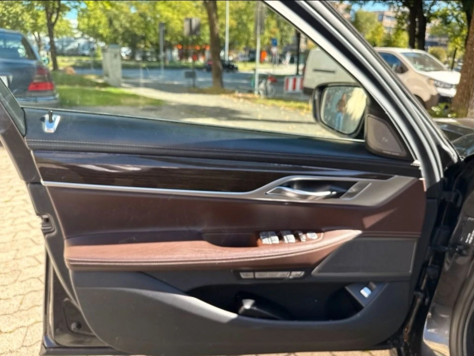 BMW 750 Li G12 Carbon Core | Mobile.bg   11