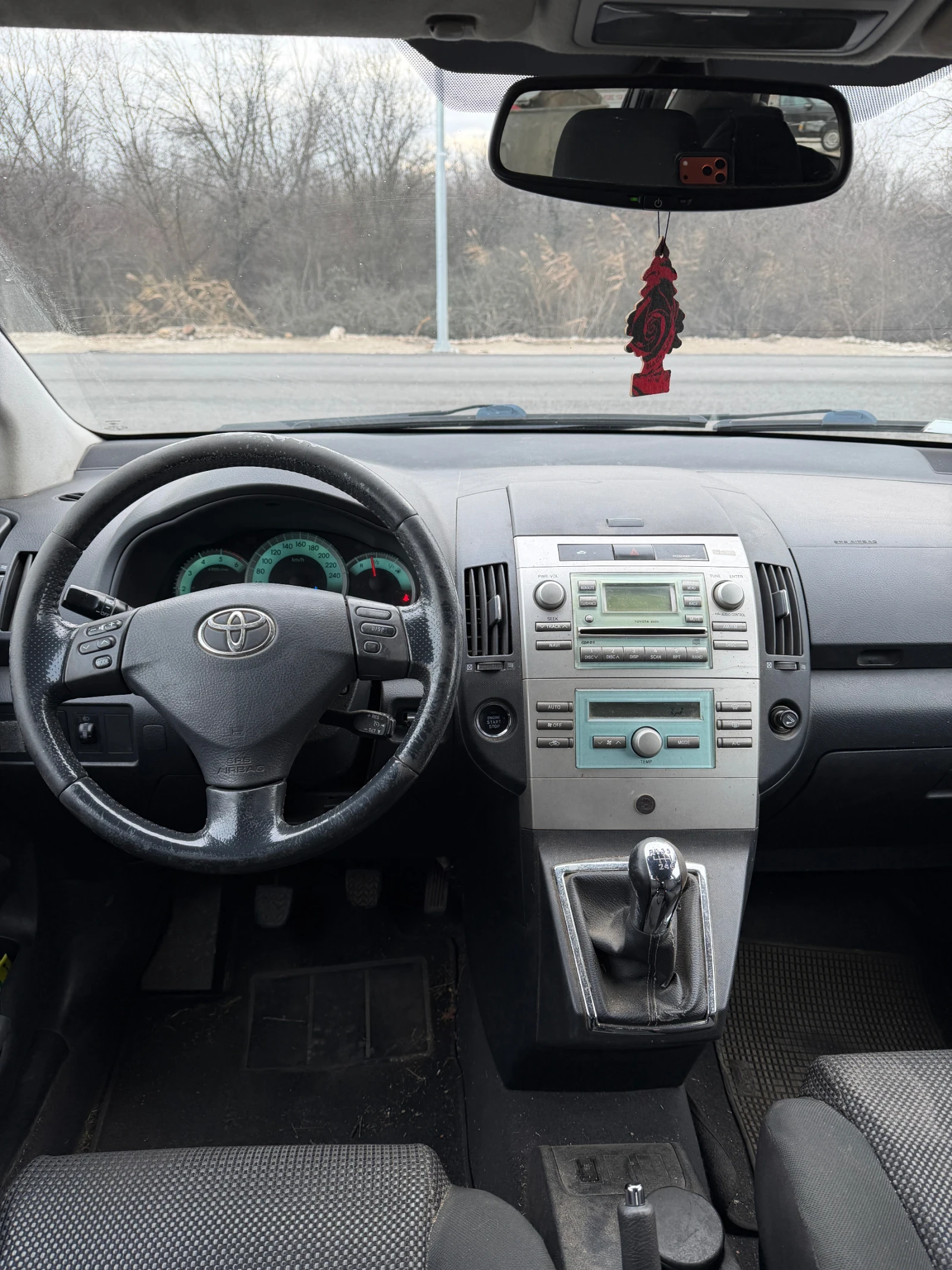 Toyota Corolla verso  - изображение 8