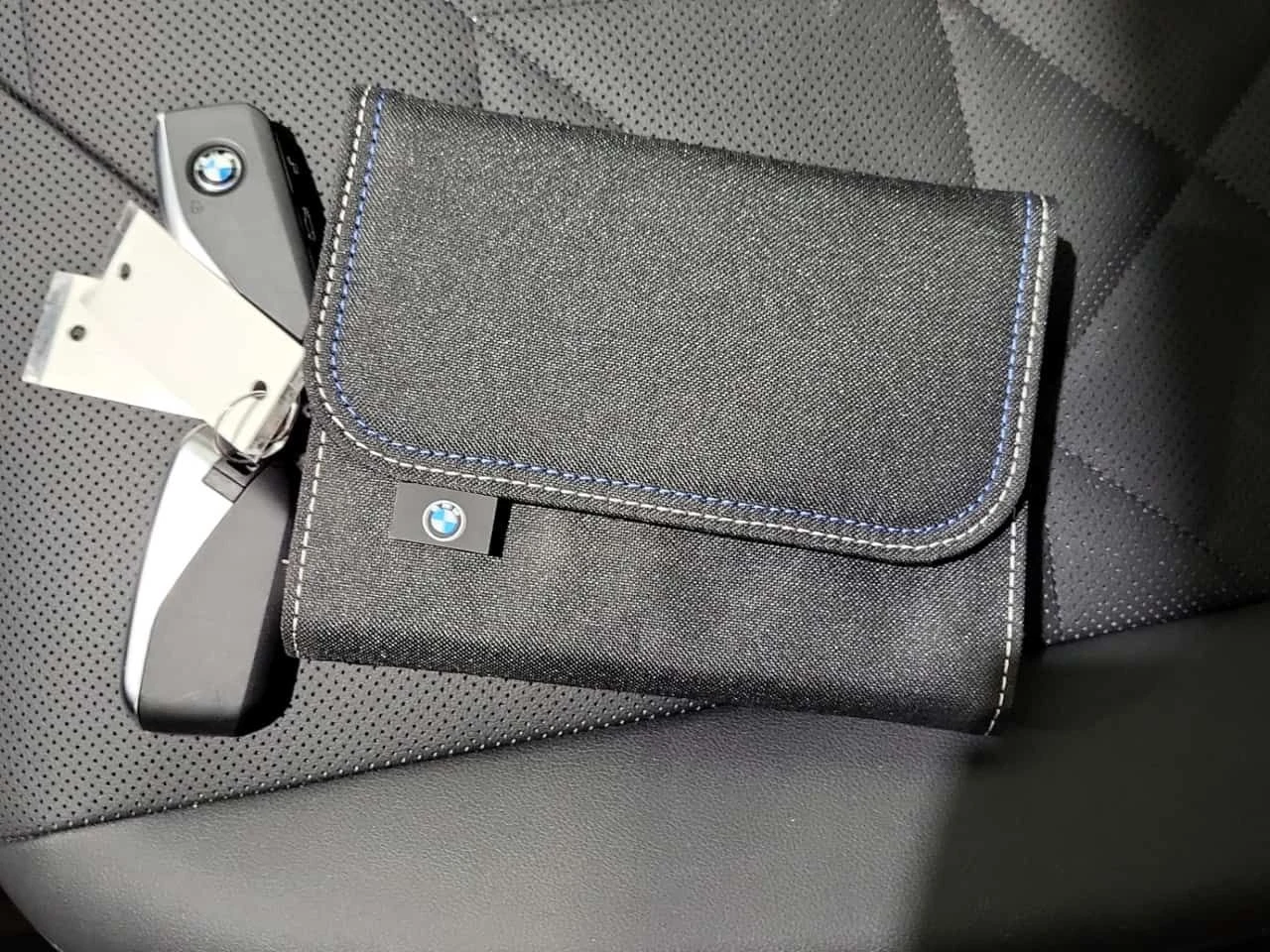 BMW iX  XDRIVE50 * 360 КАМЕРИ* ОБДУХВАНЕ* 2 КЛЮЧА* CARFAX, снимка 17 - Автомобили и джипове - 53745471