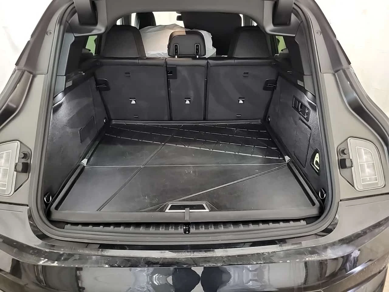 BMW iX  XDRIVE50 * 360 КАМЕРИ* ОБДУХВАНЕ* 2 КЛЮЧА* CARFAX - изображение 8