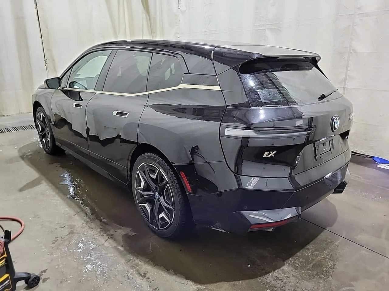 BMW iX  XDRIVE50 * 360 КАМЕРИ* ОБДУХВАНЕ* 2 КЛЮЧА* CARFAX - изображение 4