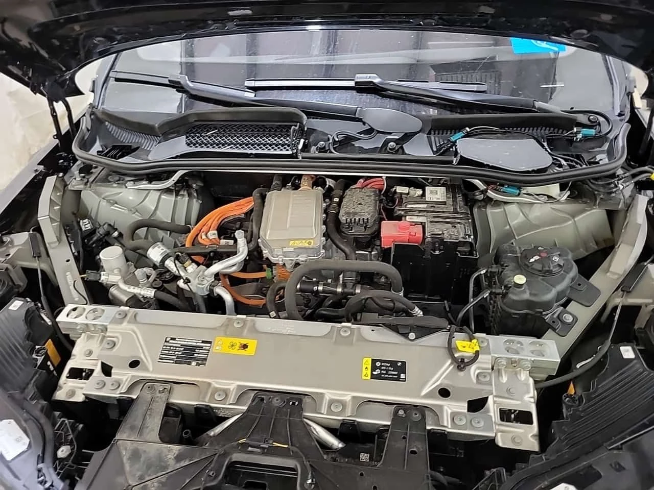 BMW iX  XDRIVE50 * 360 КАМЕРИ* ОБДУХВАНЕ* 2 КЛЮЧА* CARFAX, снимка 15 - Автомобили и джипове - 53745471