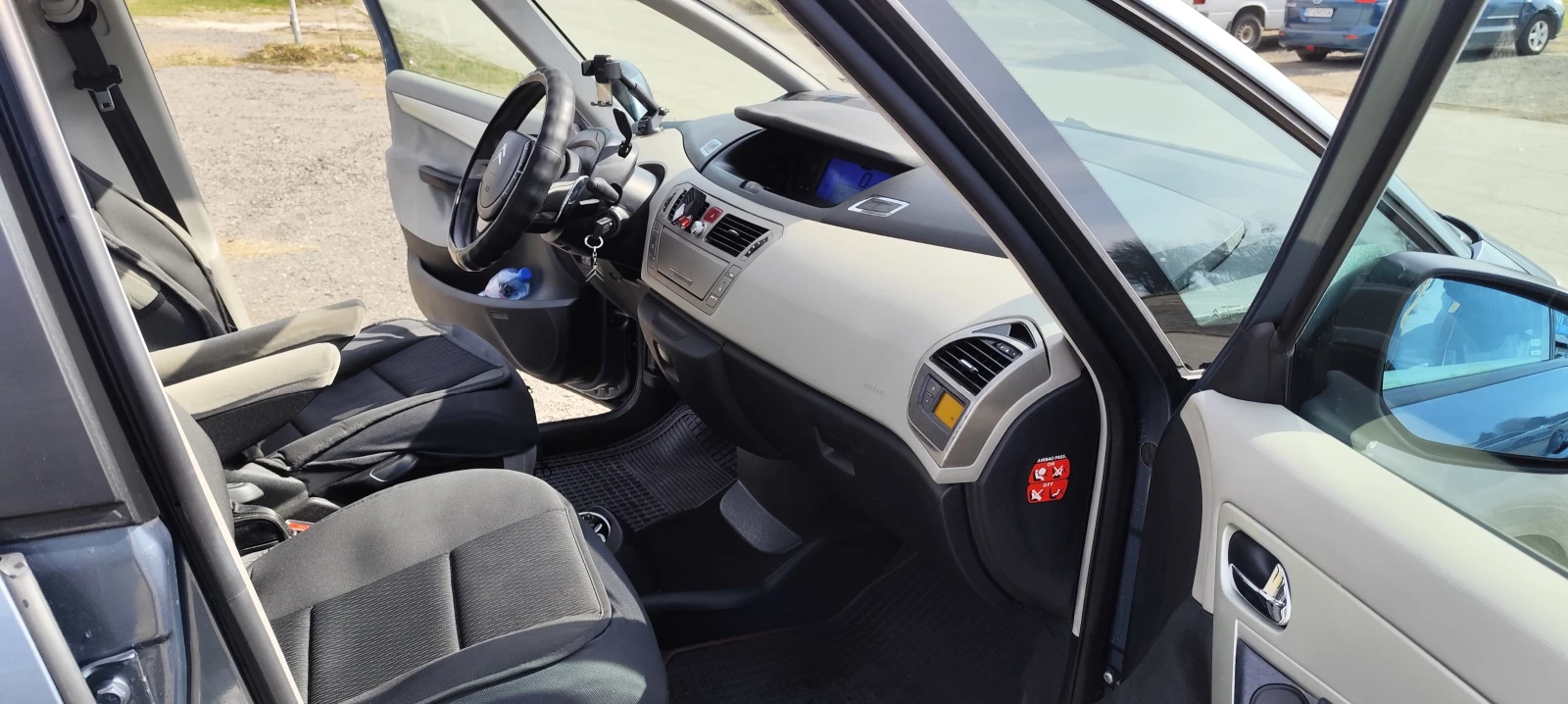 Citroen Grand C4 Picasso LPG, снимка 15 - Автомобили и джипове - 53756403