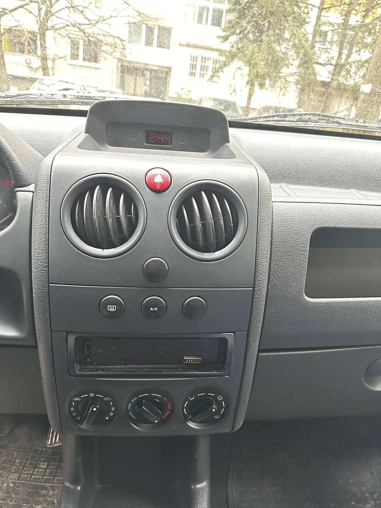 Peugeot Partner 1.9D, снимка 8 - Автомобили и джипове - 53915995