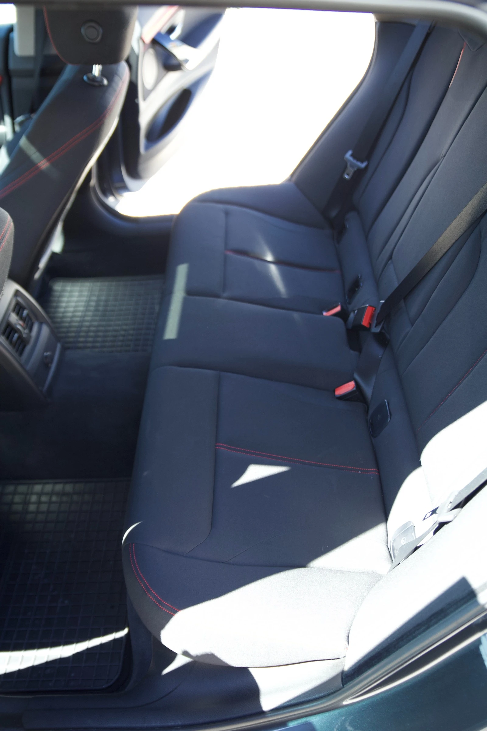 BMW 318 GT, снимка 12 - Автомобили и джипове - 54136431