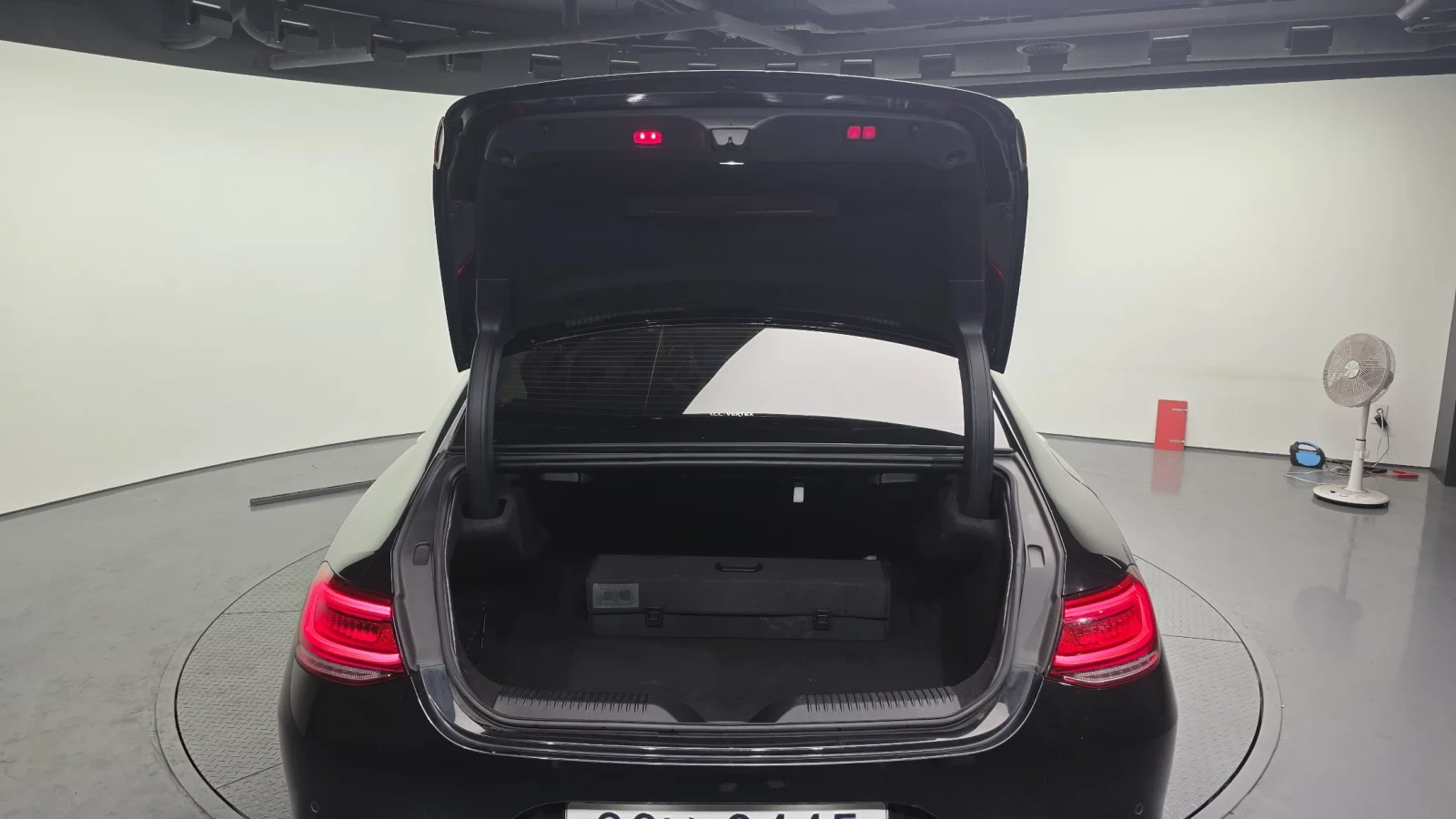 Mercedes-Benz CLS 400 * DISTRONIC * 4x4 * HEAD-UP * BURM * ОБДУХ * 360, снимка 5 - Автомобили и джипове - 54594200