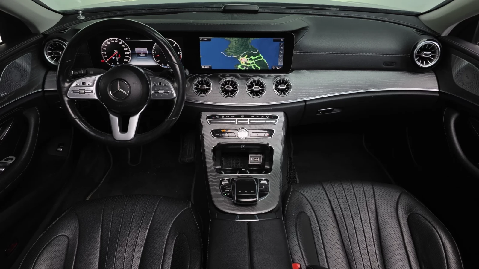 Mercedes-Benz CLS 400 * DISTRONIC * 4x4 * HEAD-UP * BURM * ОБДУХ * 360, снимка 10 - Автомобили и джипове - 54594200