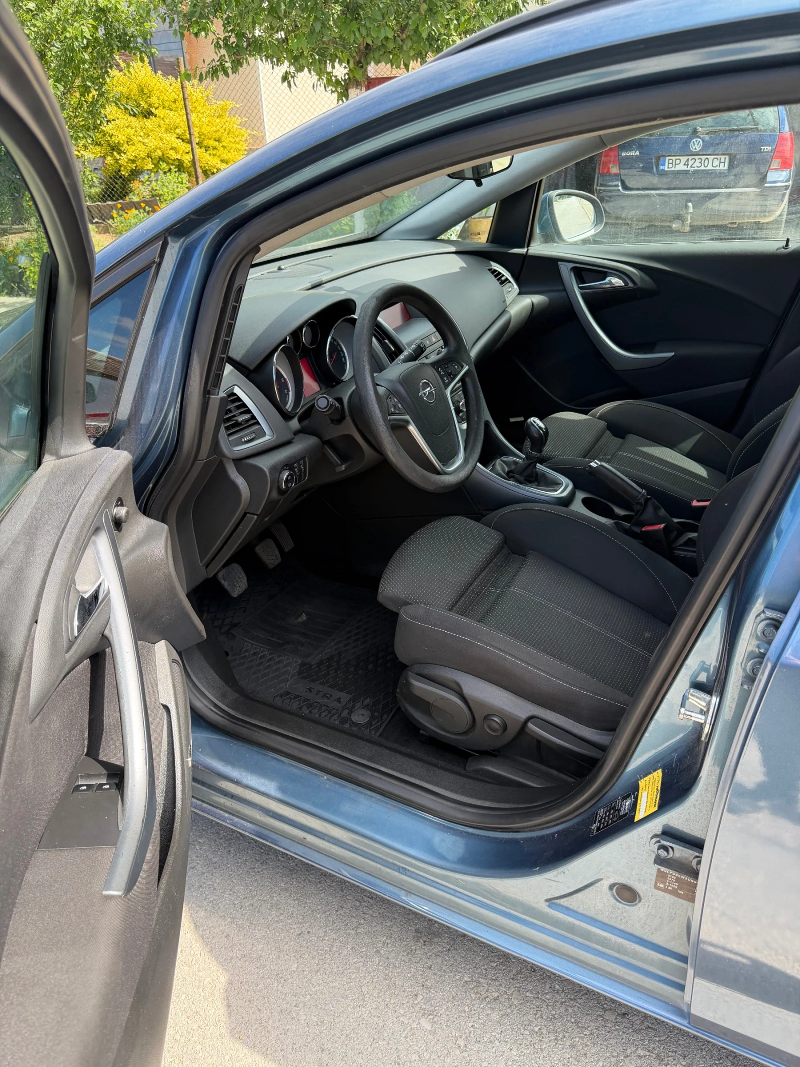 Opel Astra 1.7 CDTI 110кс, снимка 10 - Автомобили и джипове - 54600203