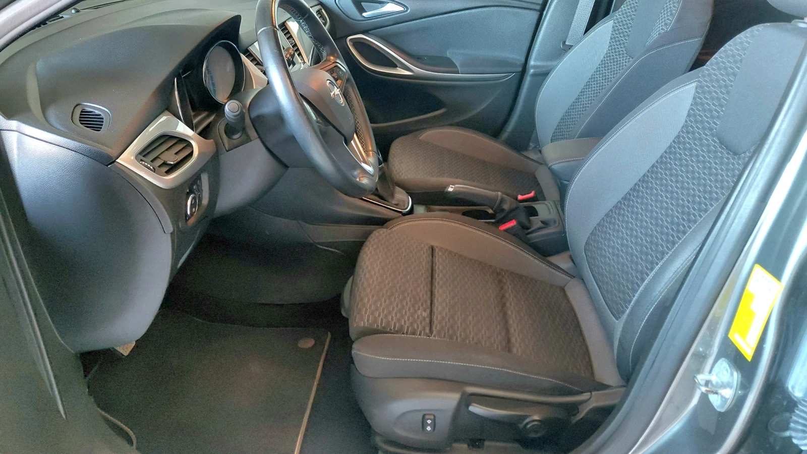 Opel Astra 1.5 crdi, снимка 11 - Автомобили и джипове - 54668485