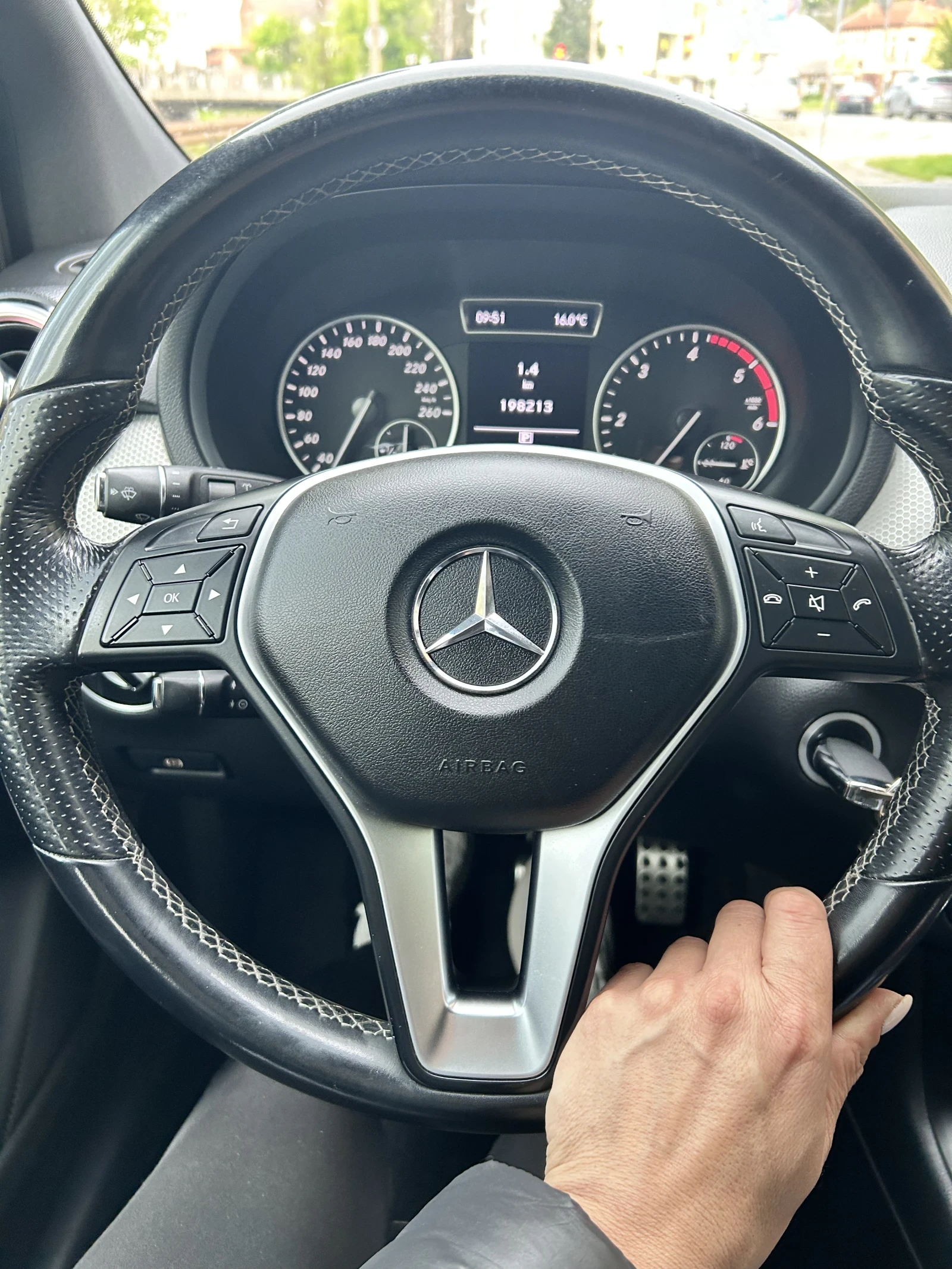 Mercedes-Benz B 180, снимка 4 - Автомобили и джипове - 54780541