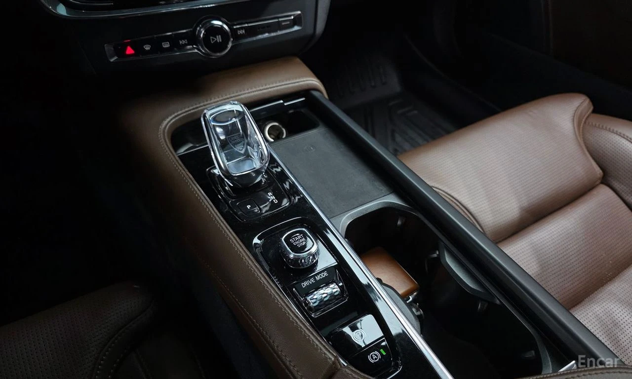Volvo S90 T6* AWD* INSCRIPTION* ОБДУХВАНЕ* ХЕДЪП* 360КАМЕРА*, снимка 10 - Автомобили и джипове - 54808251