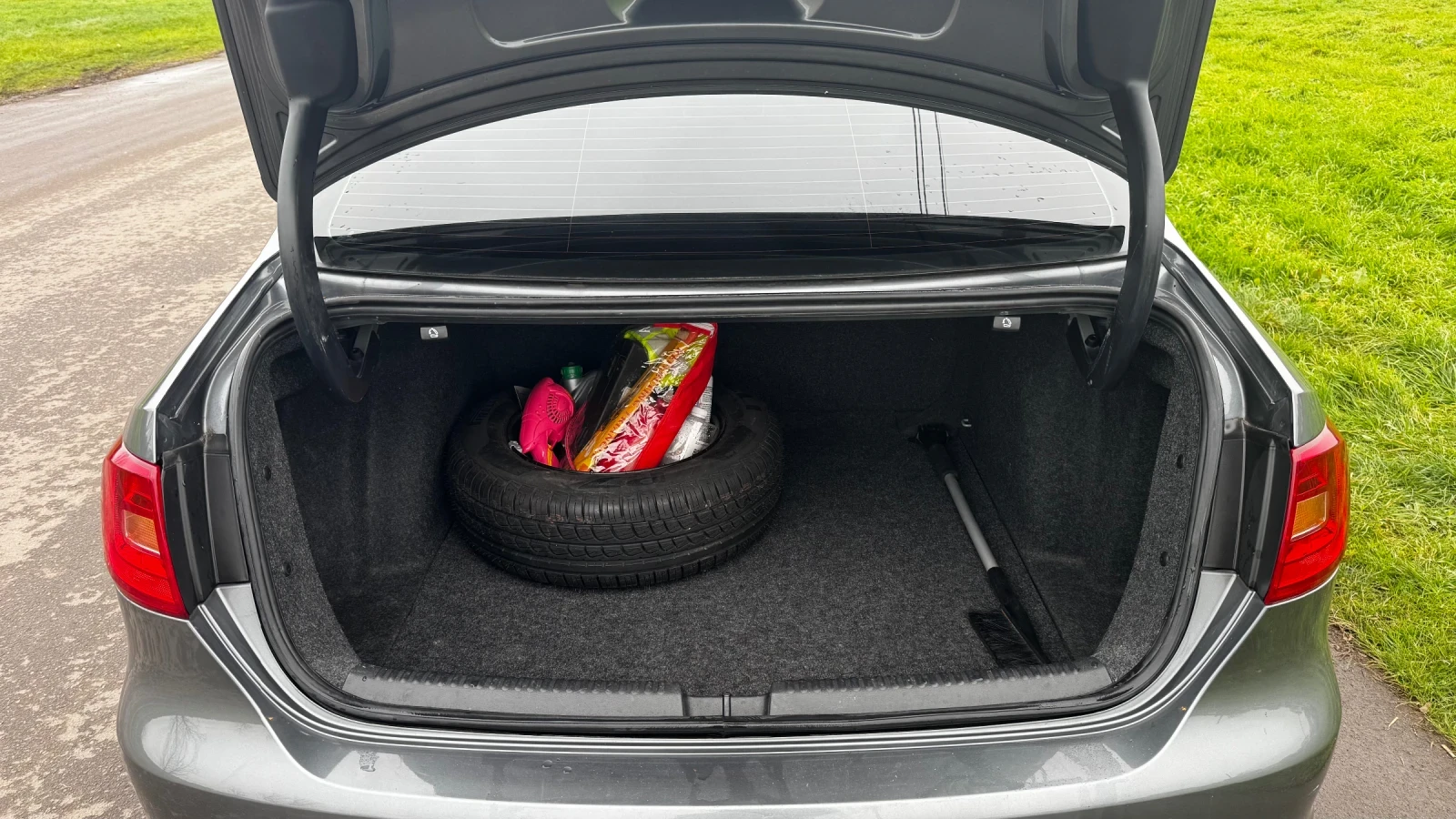 VW Jetta MK6, снимка 17 - Автомобили и джипове - 54890268