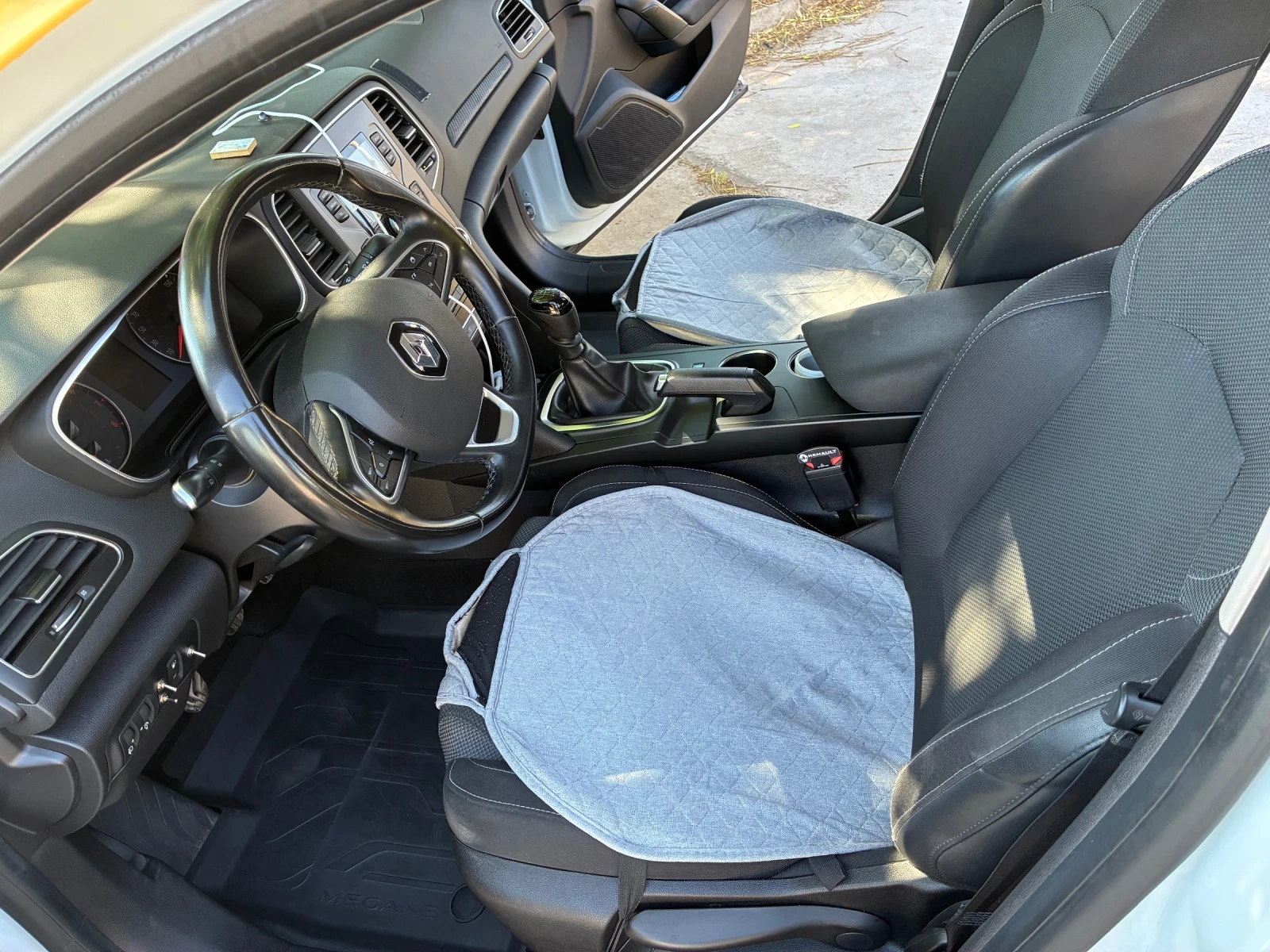 Renault Megane, снимка 14 - Автомобили и джипове - 55251343
