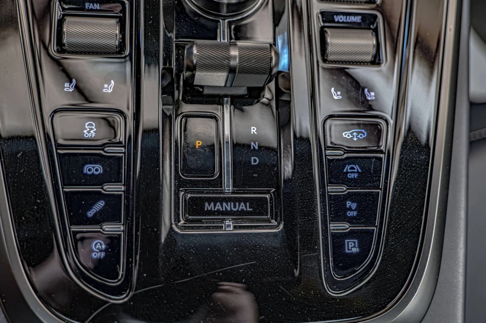 Aston Martin DBX 707/Керамика/Карбон/Обдухване/Камера 360/Bowers&Wi, снимка 12 - Автомобили и джипове - 55319775
