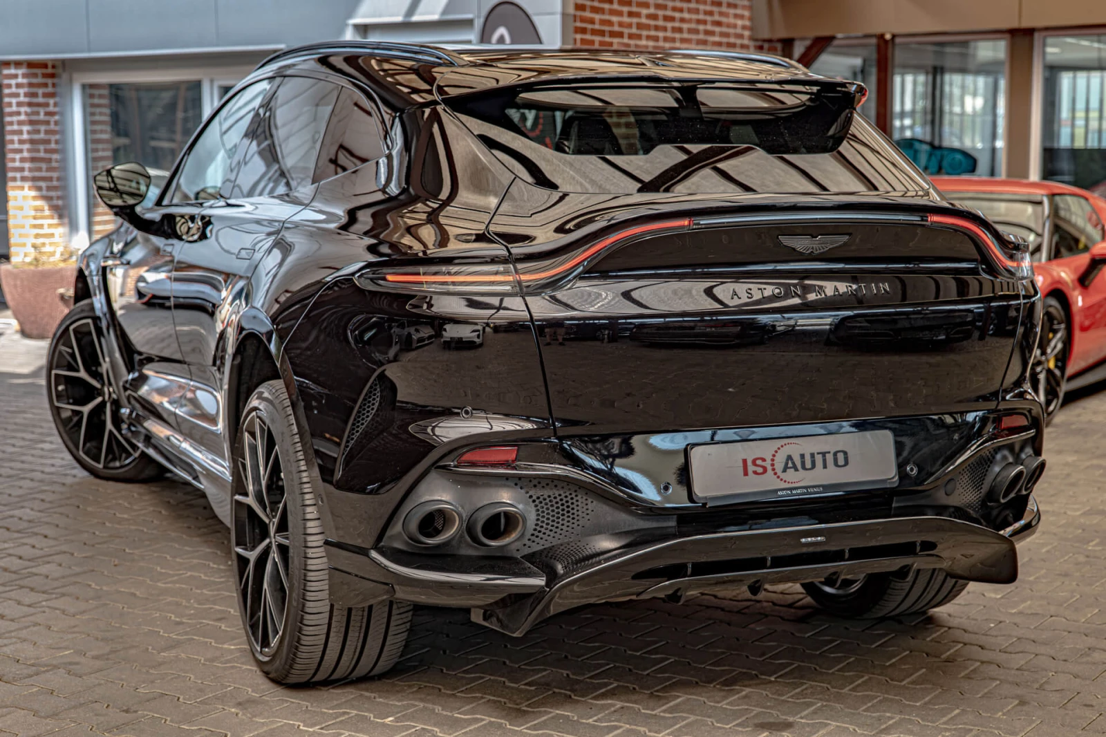 Aston Martin DBX 707/Керамика/Карбон/Обдухване/Камера 360/Bowers&Wi, снимка 3 - Автомобили и джипове - 55319775
