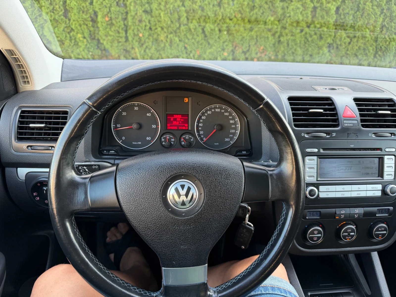VW Golf 1.9tdi 105k.c* TOUR* ЛИЗИНГ* , снимка 10 - Автомобили и джипове - 55335745