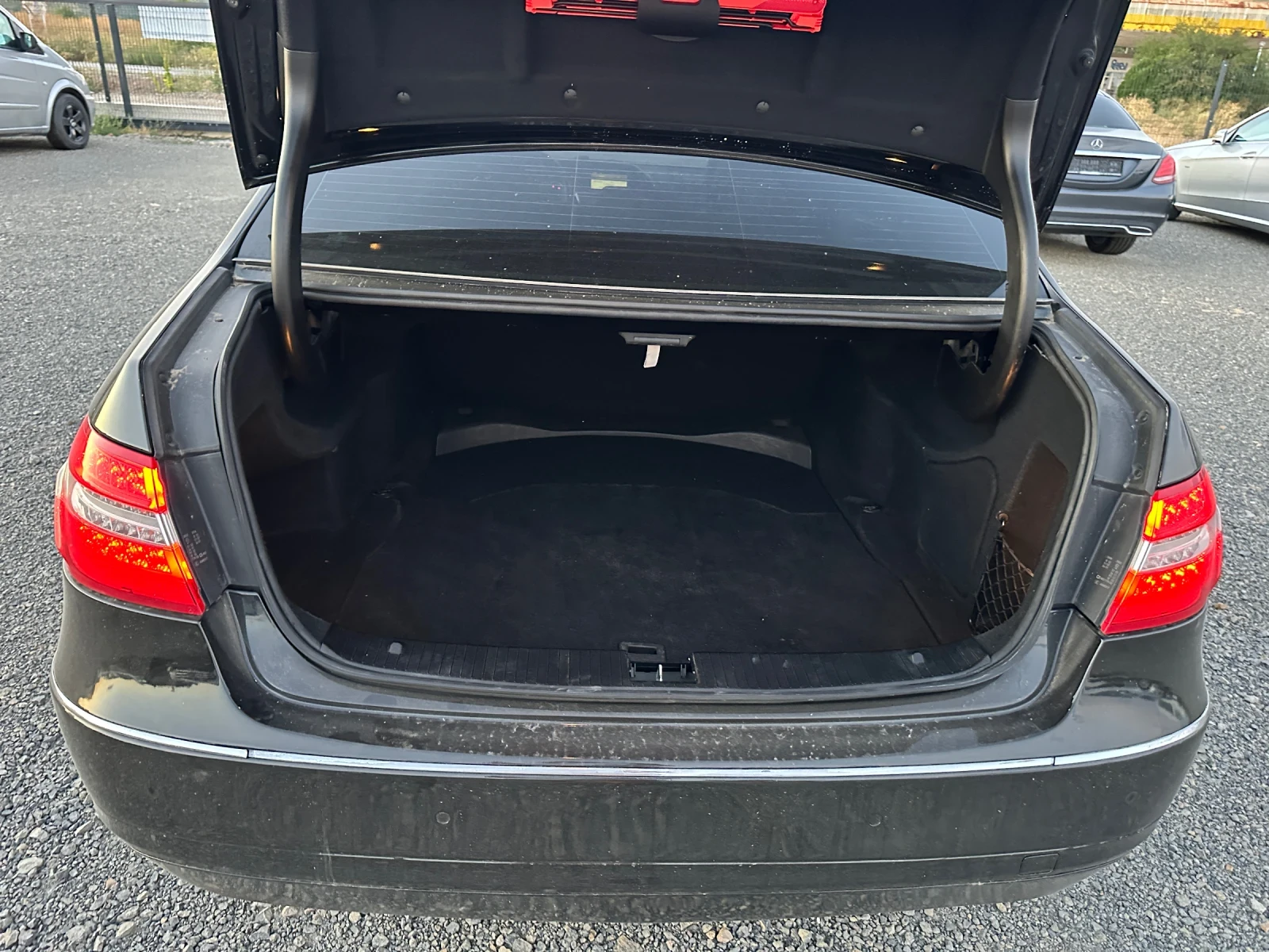 Mercedes-Benz E 220 2.2CDI* 170к.с* КОЖА* НАВИГАЦИЯ, снимка 15 - Автомобили и джипове - 55450759