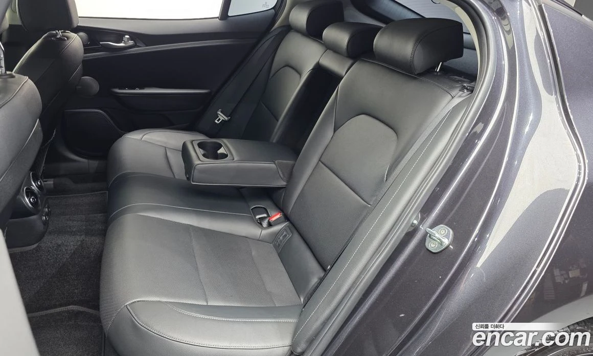 Kia Stinger 2.0 Turbo 2WD Platinum, снимка 15 - Автомобили и джипове - 55676734