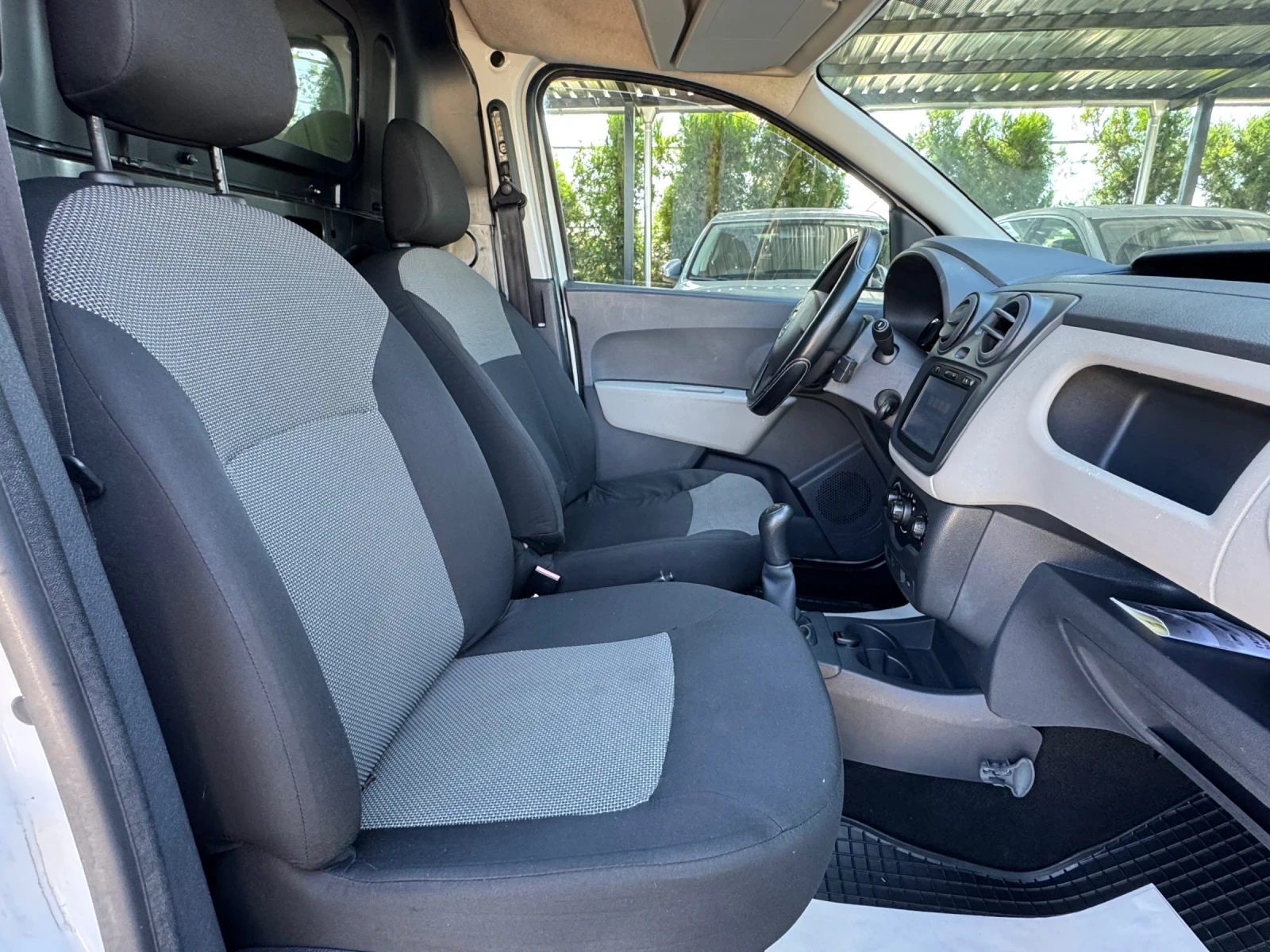 Dacia Dokker 1.5 Климатик Навигация, снимка 7 - Автомобили и джипове - 56016763