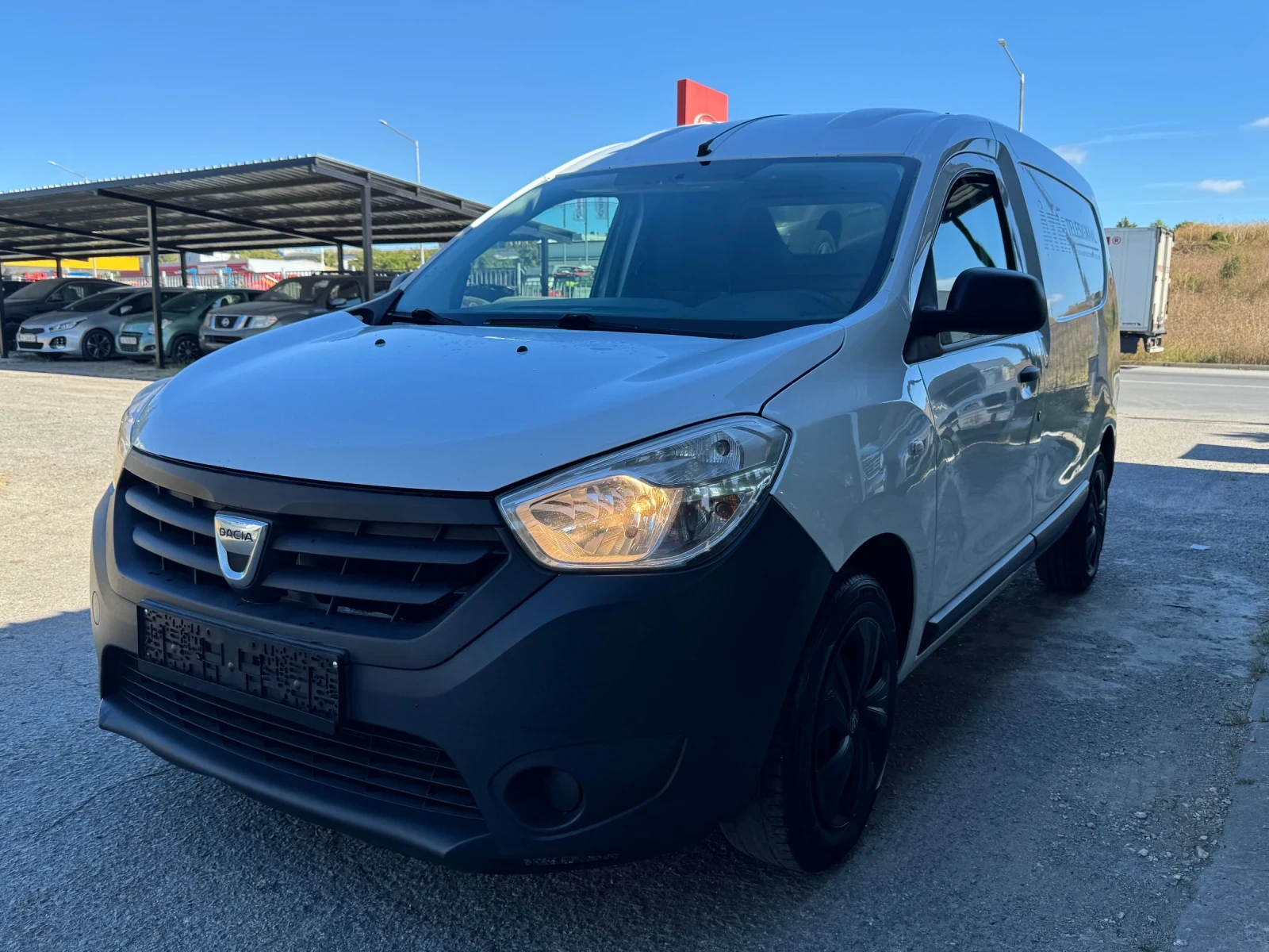 Dacia Dokker 1.5 Климатик Навигация, снимка 2 - Автомобили и джипове - 56016763