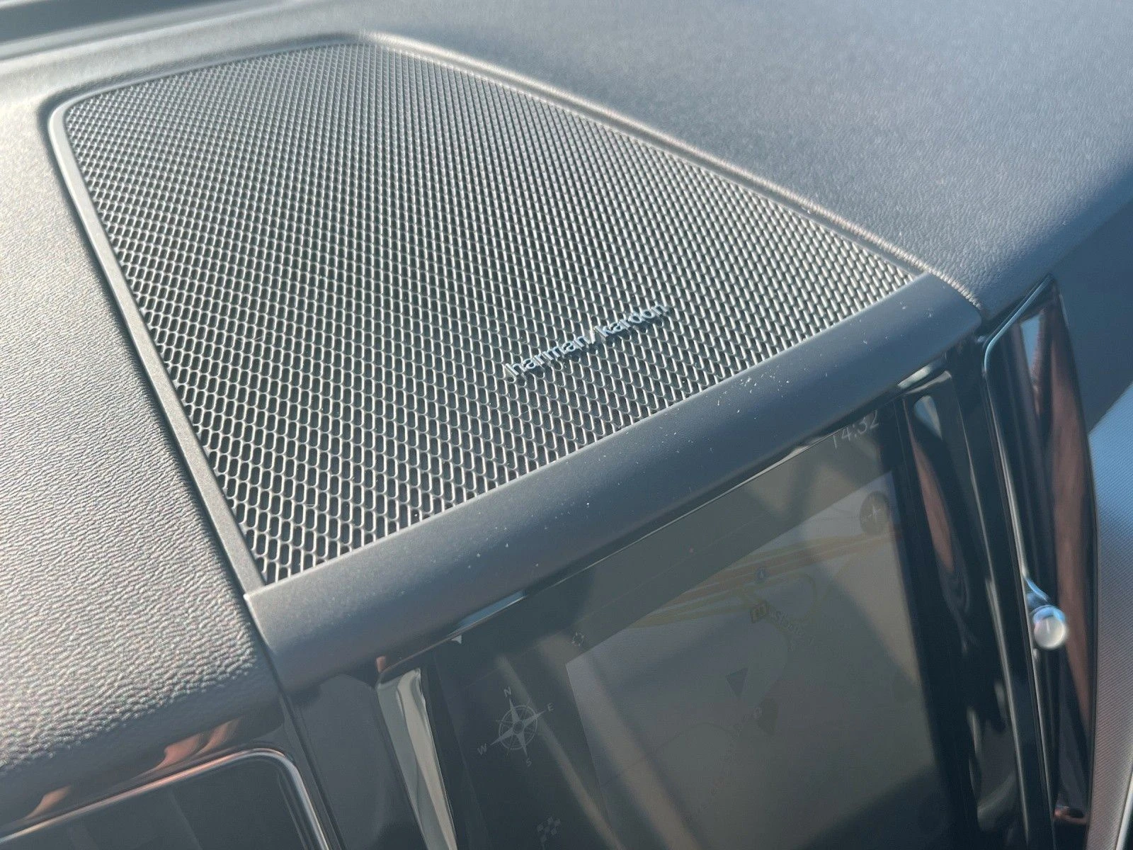 Volvo XC60 B4 D AWD R Design 21"  54800 km  | Mobile.bg   15