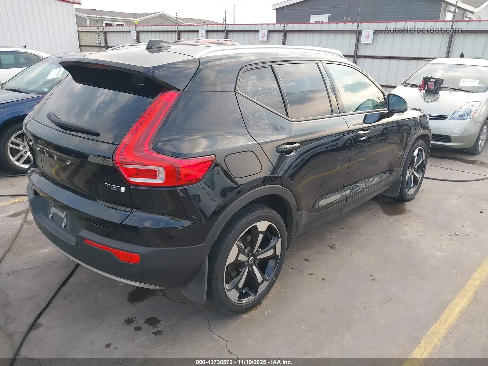 Volvo XC40 Momentun* Т5* Панорама* AWD* Крайна цена до БГ - изображение 4