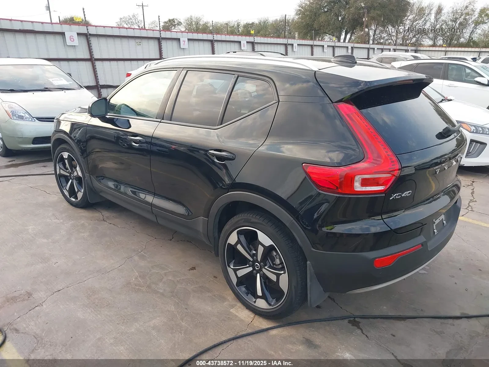 Volvo XC40 Momentun* Т5* Панорама* AWD* Крайна цена до БГ - изображение 6