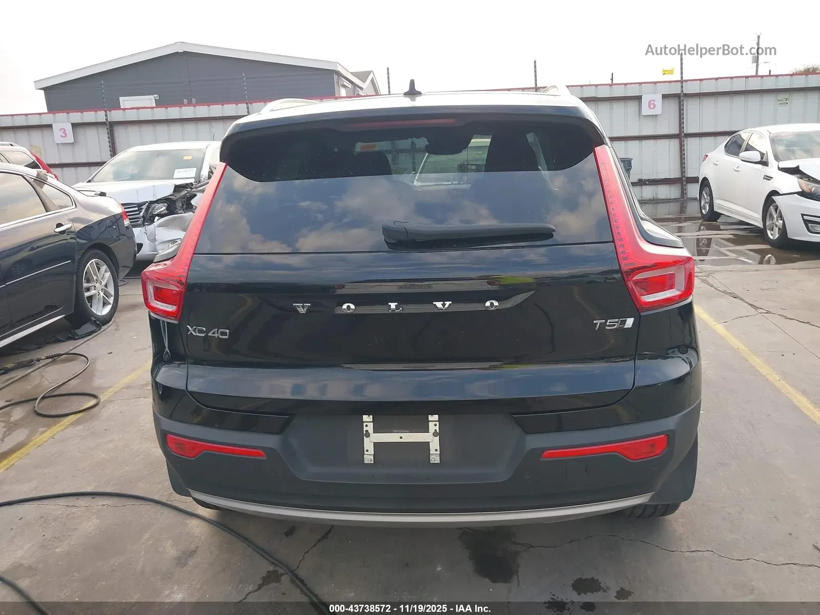 Volvo XC40 Momentun* Т5* Панорама* AWD* Крайна цена до БГ - изображение 5