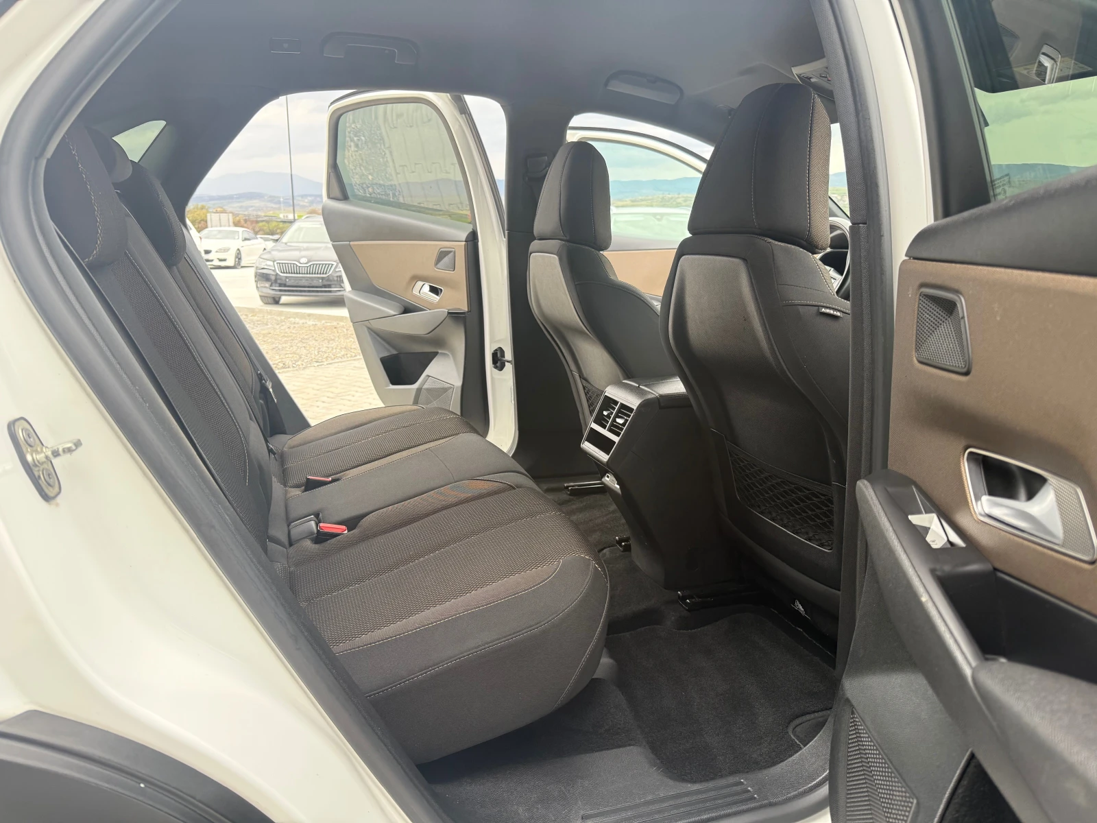 Citroen DS 7 Crossback 1.5HDI 131 ks Собствен лизинг !!!, снимка 10 - Автомобили и джипове - 54059778