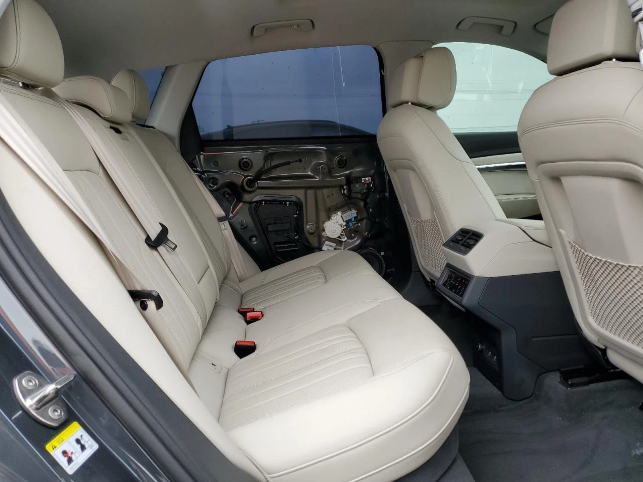 Audi Q8 E-Tron Premium Plus, снимка 11 - Автомобили и джипове - 54348077