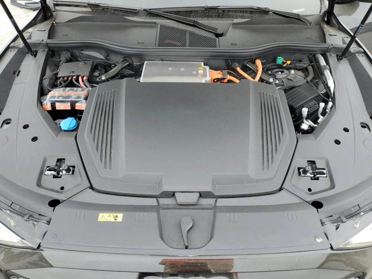 Audi Q8 E-Tron Premium Plus, снимка 12 - Автомобили и джипове - 54348077