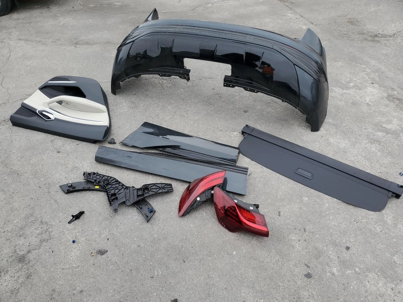 Audi Q8 E-Tron Premium Plus, снимка 13 - Автомобили и джипове - 54348077