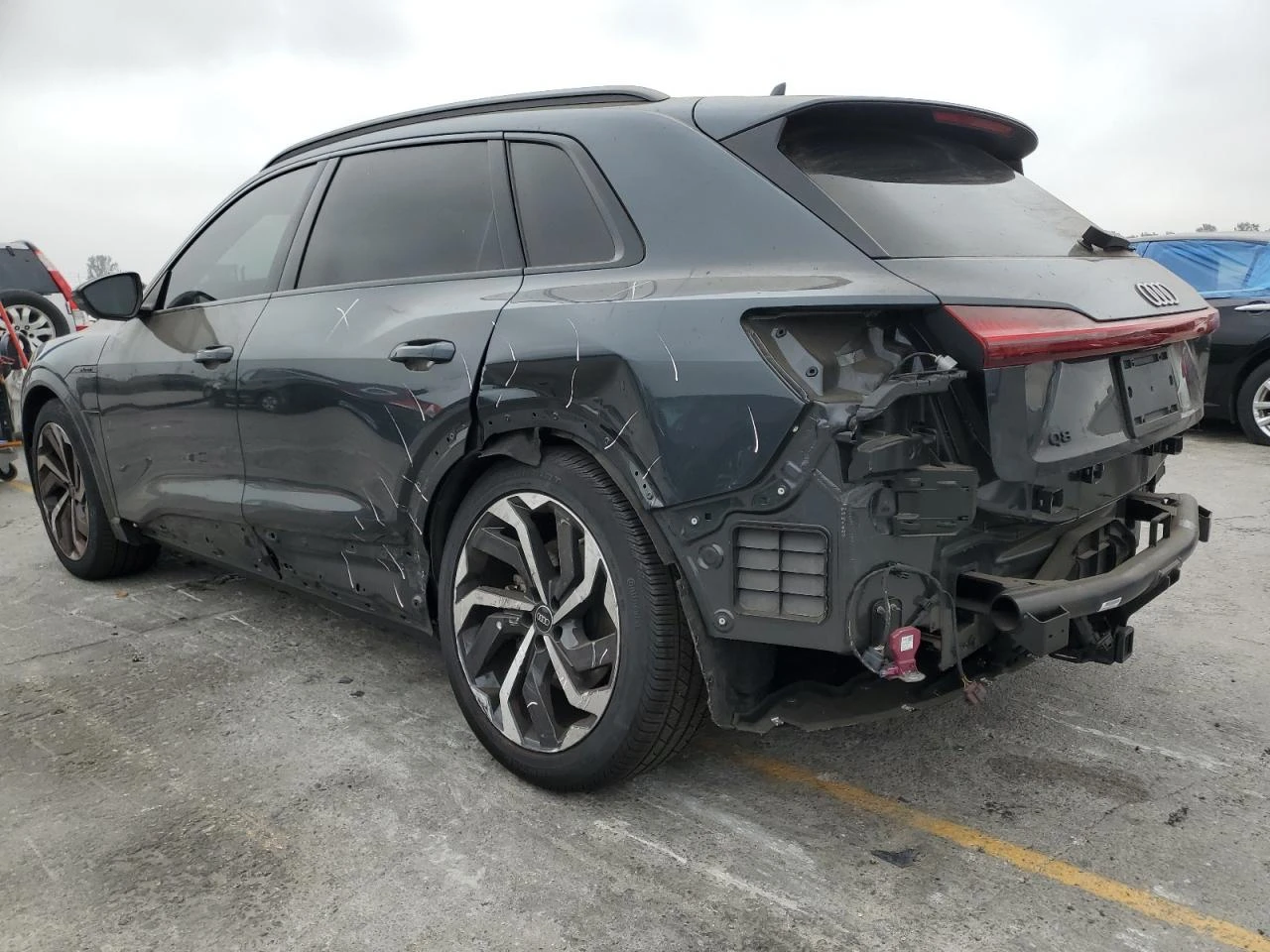 Audi Q8 E-Tron Premium Plus, снимка 2 - Автомобили и джипове - 54348077