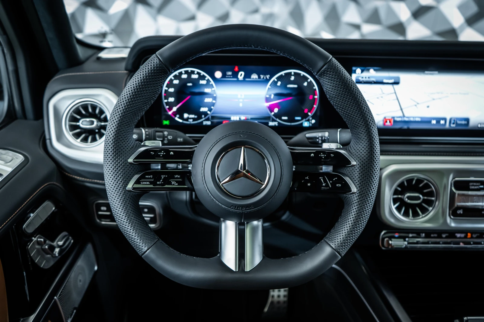 Mercedes-Benz G 450 d 4M AMG* Night* Pano* Burm, снимка 10 - Автомобили и джипове - 54554966