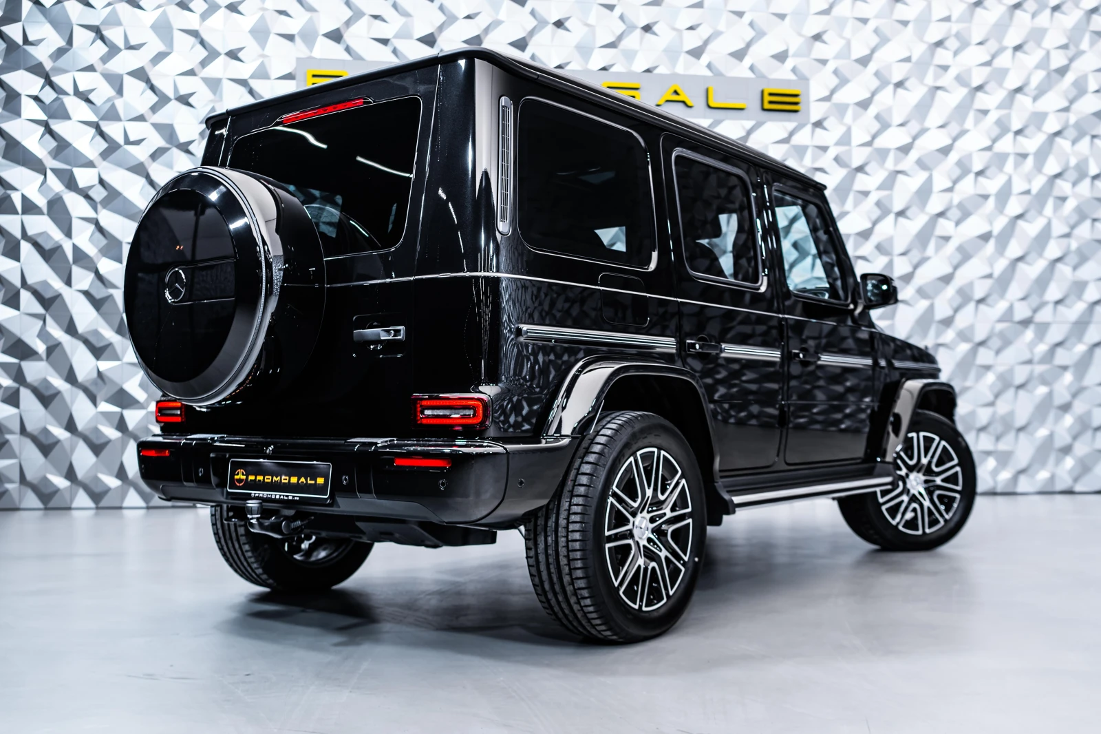 Mercedes-Benz G 450 d 4M AMG* Night* Pano* Burm, снимка 4 - Автомобили и джипове - 54554966