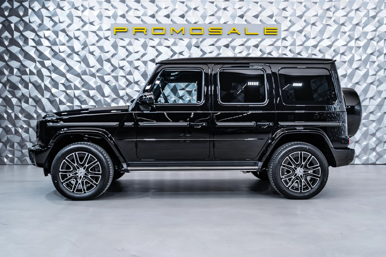Mercedes-Benz G 450 d 4M AMG* Night* Pano* Burm, снимка 3 - Автомобили и джипове - 54554966