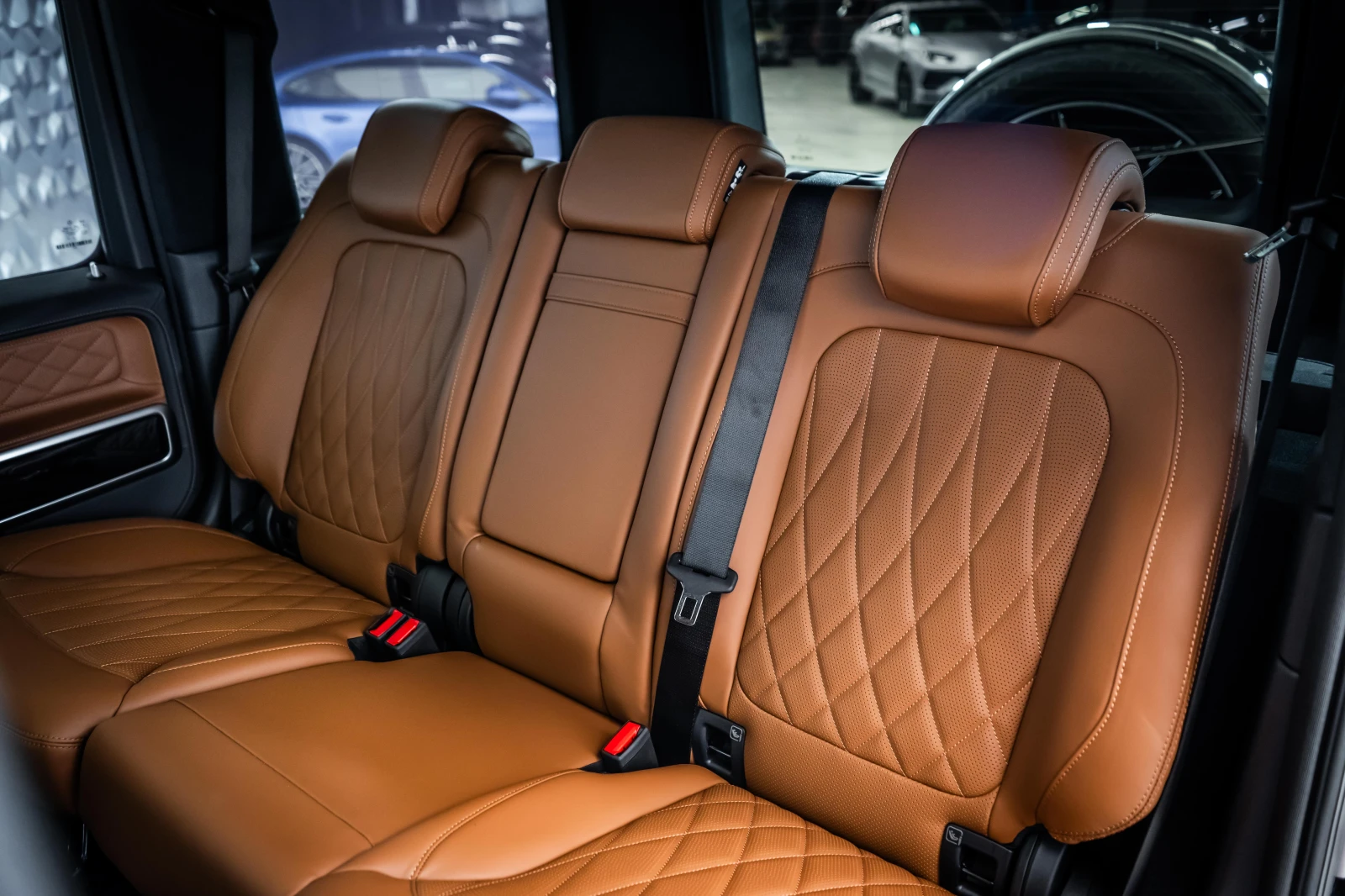 Mercedes-Benz G 450 d 4M AMG* Night* Pano* Burm, снимка 16 - Автомобили и джипове - 54554966