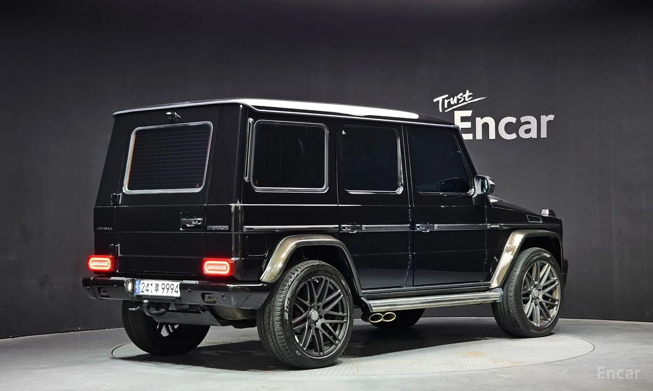 Mercedes-Benz G 350 BRABUS* BLUE TECH* PANO* КОЖА* ПОДГРЕВ* ОБДУХ* НАВ, снимка 2 - Автомобили и джипове - 54693398