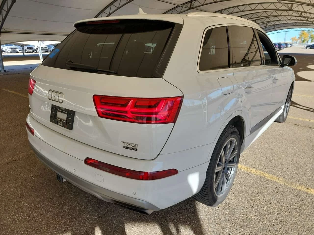 Audi Q7 TECHNIK| BOSE| ОБДУХ| ПАНО| 360| HUD| 2 КЛЮЧА, снимка 3 - Автомобили и джипове - 56323936