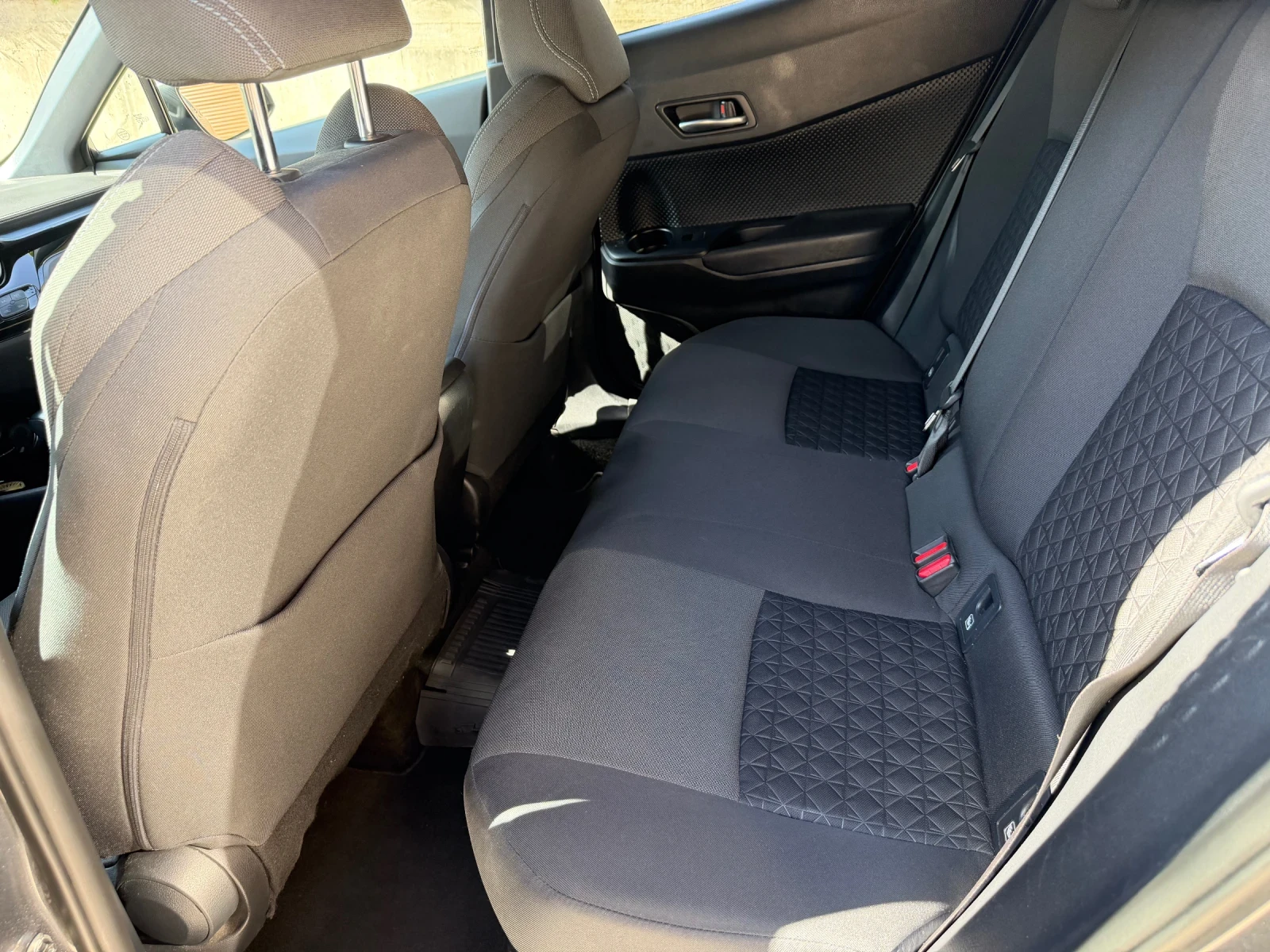 Toyota C-HR, снимка 6 - Автомобили и джипове - 56441670