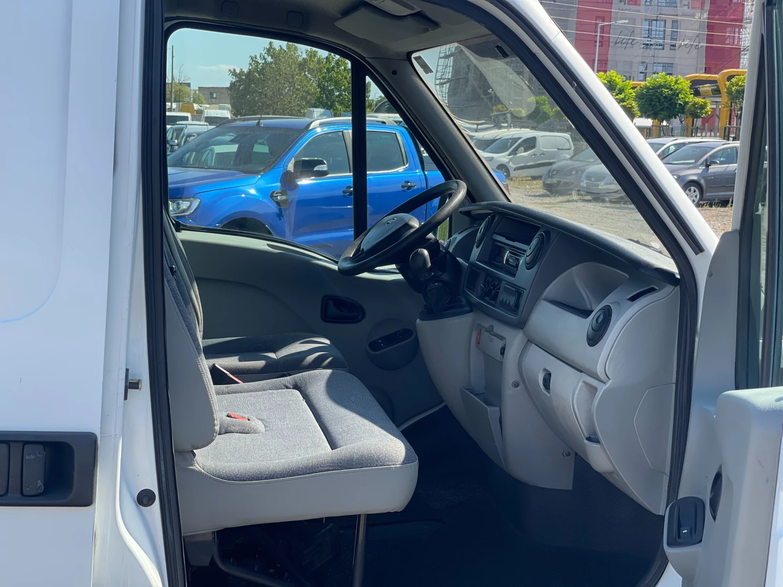 Nissan Interstar 2.5DCi - изображение 10