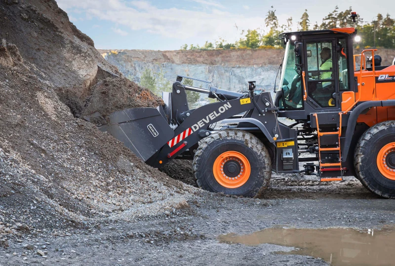 Челен товарач Develon DL320-7, снимка 2 - Индустриална техника - 22931914